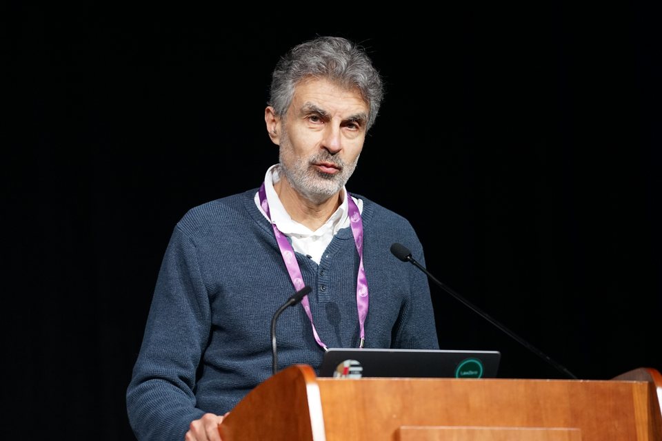 Yoshua Bengio speaking at a lectern